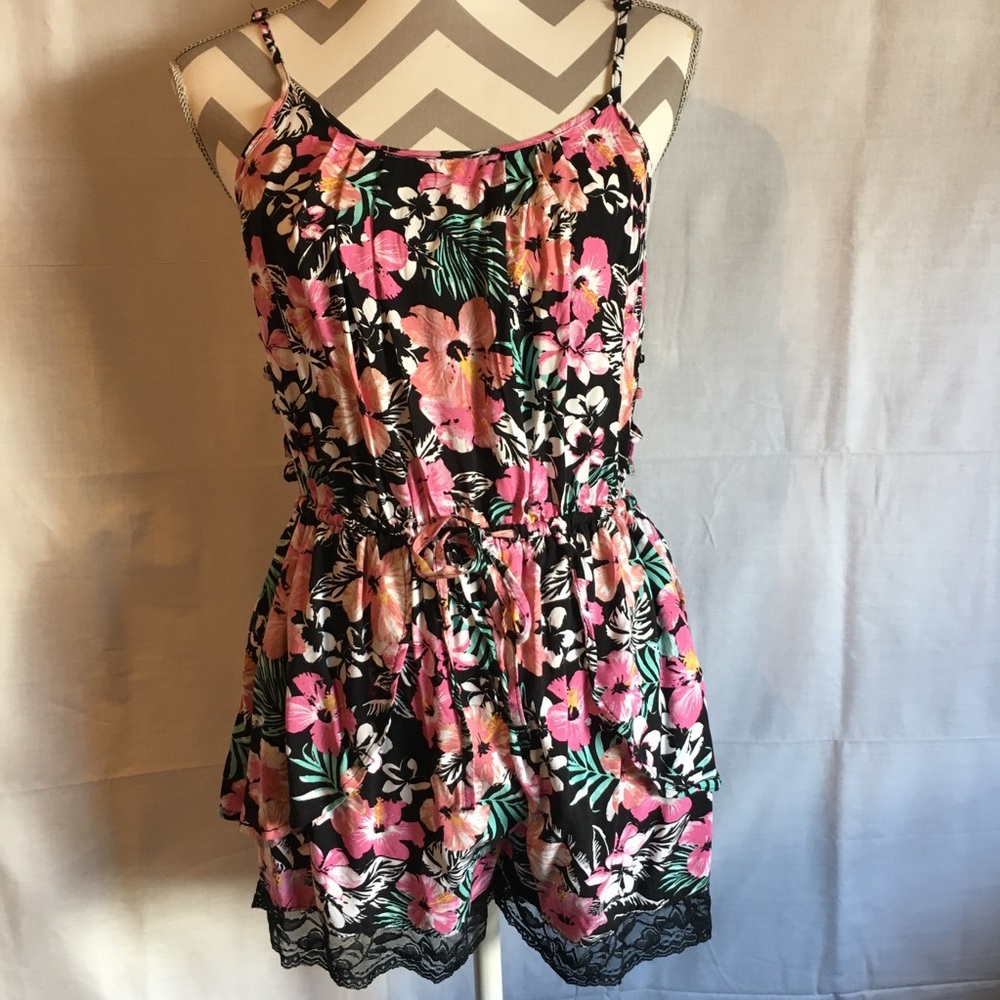 Love by Chesley Women's Black Pink Tropical Floral Print Romper Sz L